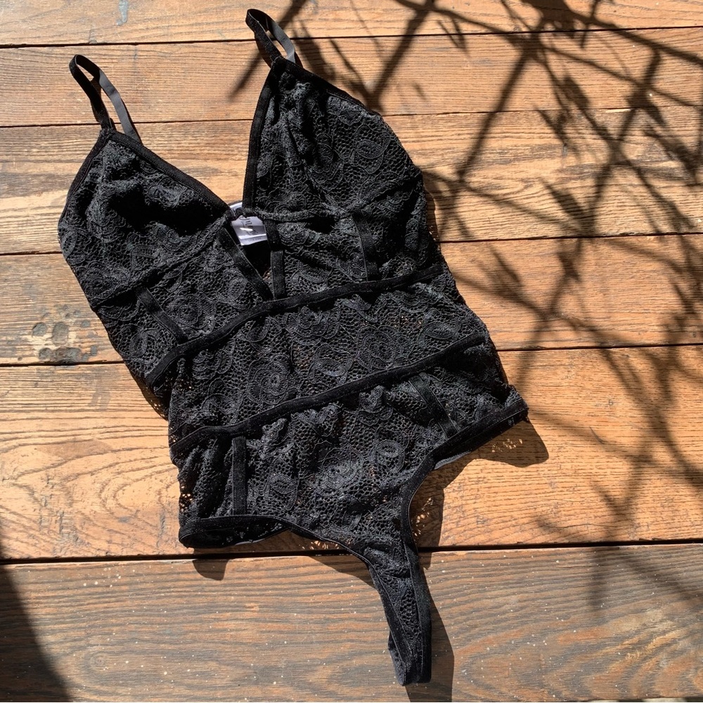 Dynamic Seamless Apparel black lace and velvet trim thong bodysuit